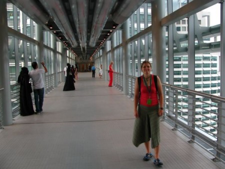 Na spojovacím můstku mezi věžemi